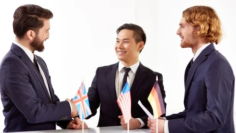 Speak with Confidence at Work: How Our Business English Course Strengthens Your Professional Communication